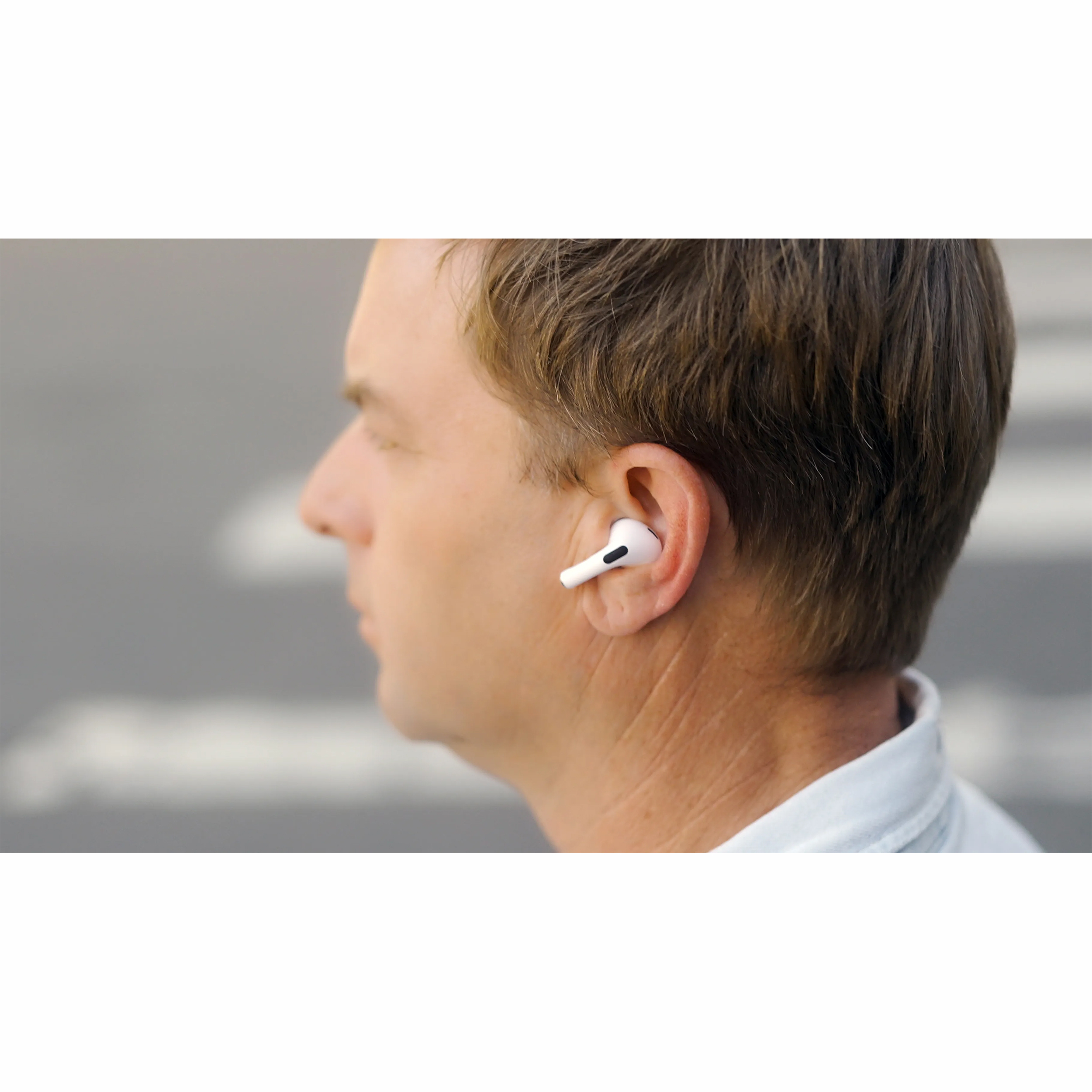 هدفون بلوتوثی اپل مدل AirPods Pro 2nd Generation با نویز کنسلینگ فعال (ANC)، نویز کنسلینگ میکروفون (ENC)، درگاه شارژ USB Type-C، با قابلیت شارژ بیسیم، دارای میکروفون دوگانه از نوع Beamforming، مقاومت در برابر رطوبت و عرق - تصویر 8